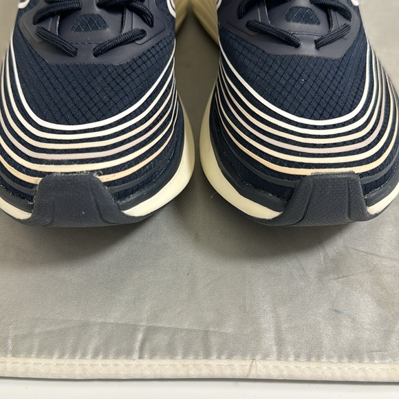 APL Streamline sneakers in women’s size 6, navy color in great condition. - Picture 6 of 9